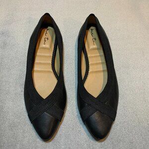 Me Too Reign Flat in Black Size 8M